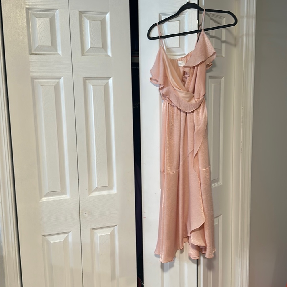 Great gown for weddings! Never worn and am open to offers
